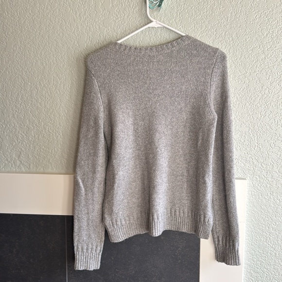 Go button gray sweater - Picture 4 of 5